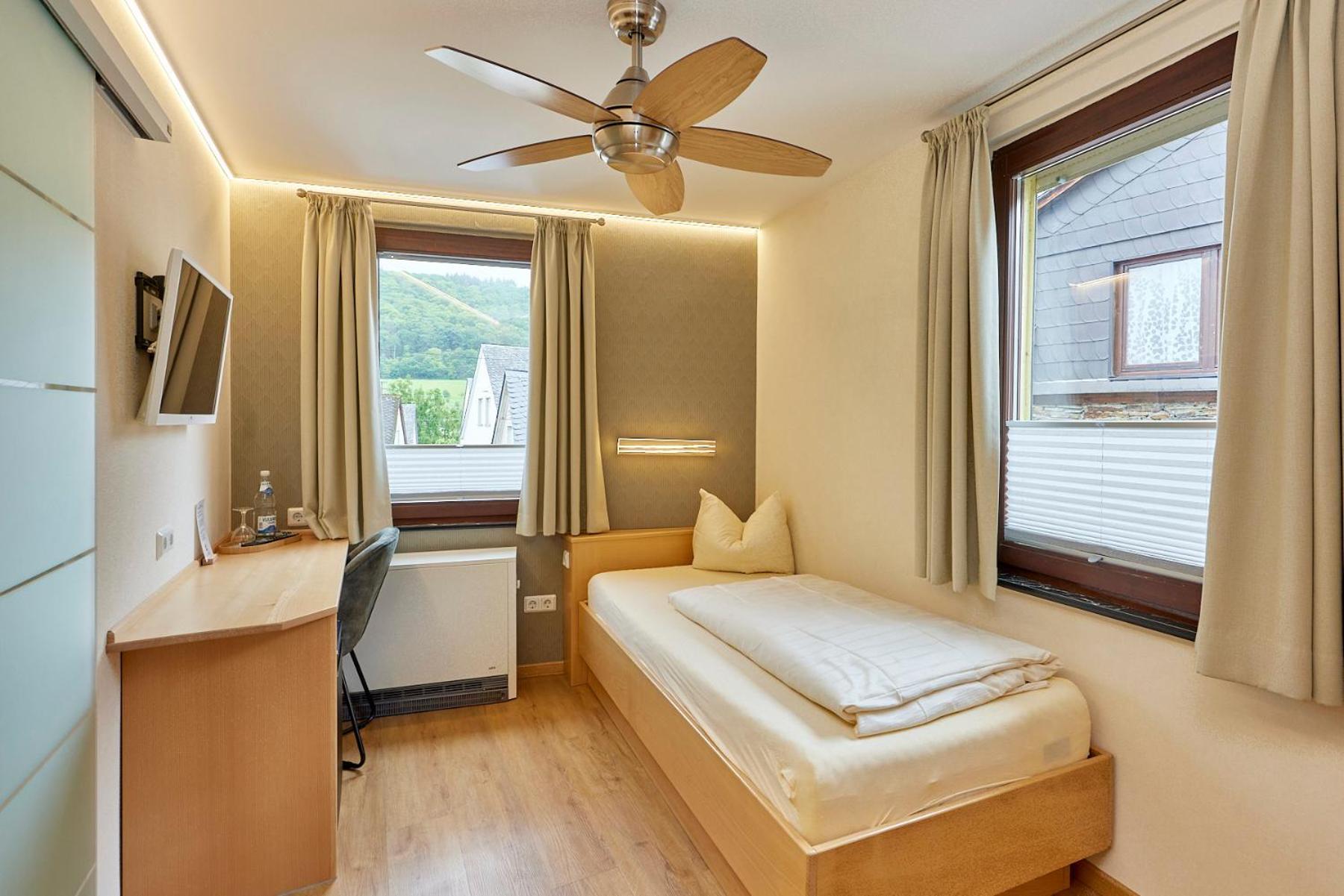 Hotel-Restaurant Ehses Zeltingen-Rachtig Exterior photo
